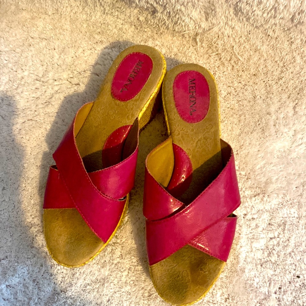 Fun pink wedges!